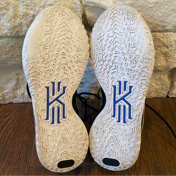 Nike Kyrie 7 Basketball Shoes - Picture 5 of 14